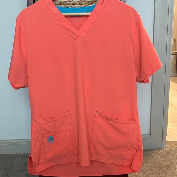 Carhartt Women’s Coral V-Neck Scrub Top - Picture 1 of 6
